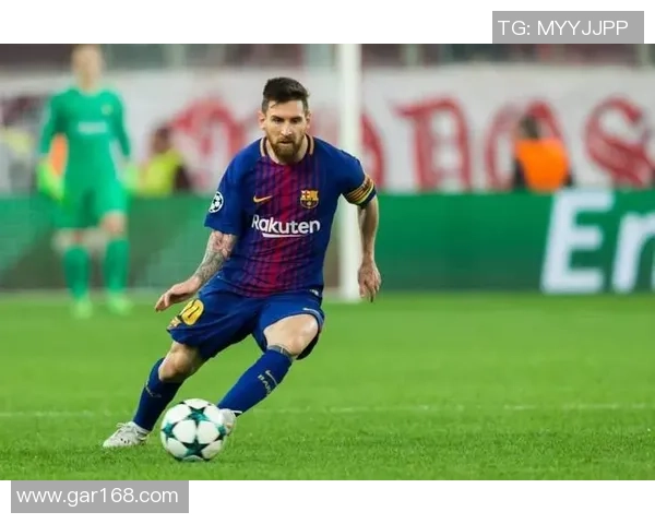 足球球星高清壁纸横版展示，尽享足坛巨星风采与精彩瞬间