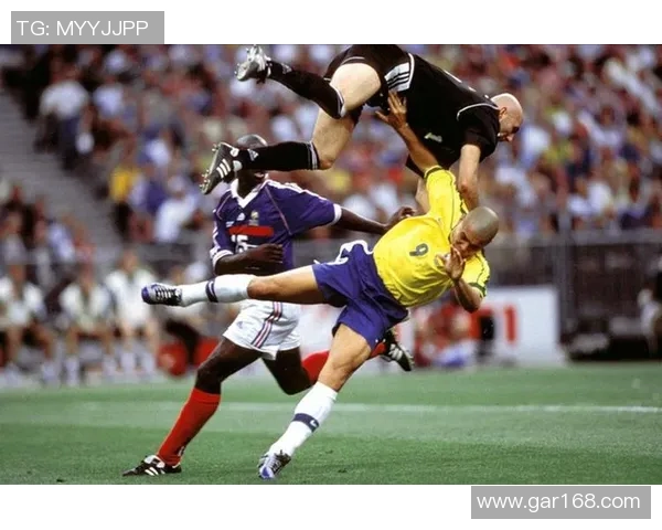 世界首位足球巨星的崛起与传奇故事探索