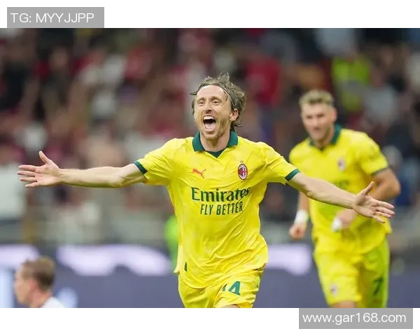 足球巨星鞠躬致敬场面展现荣誉与谦逊精神引发全球球迷热议